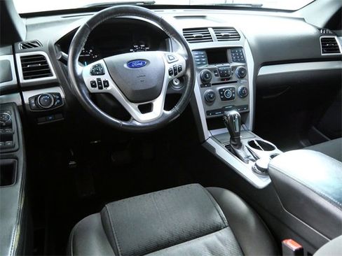 Used 2013 Ford Explorer XLT w/ Class III Trailer Tow Pkg image 4