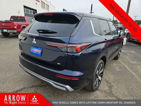 New 2025 Mitsubishi Outlander SE image 12