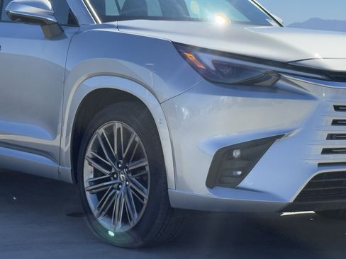 New 2025 Lexus TX 550h AWD Plug-In Hybrid image 4