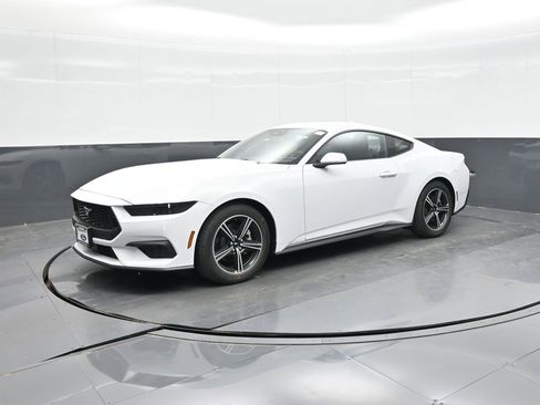 New 2025 Ford Mustang Coupe image 4