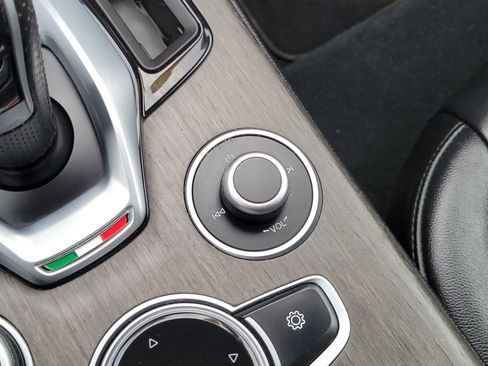 Used 2020 Alfa Romeo Stelvio Ti w/ Nero Edizione image 29