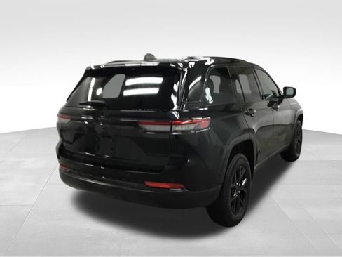 Used 2024 Jeep Grand Cherokee Altitude AWD/4WD image 15