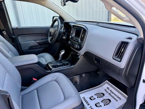 Used 2022 Chevrolet Colorado W/T w/ WT Convenience Package AWD/4WD image 32