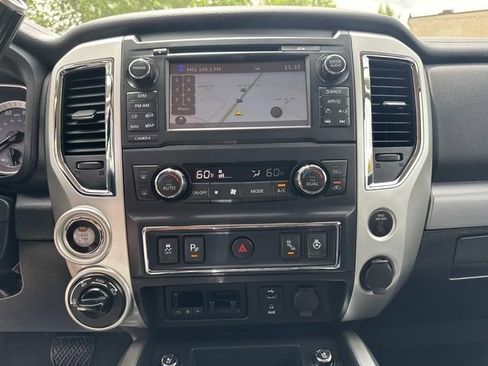Used 2017 Nissan Titan PRO-4X w/ Pro-4x Convenience Package AWD/4WD image 25