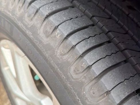 Used 2018 Chevrolet Equinox LT w/ Sun & Infotainment Package image 32