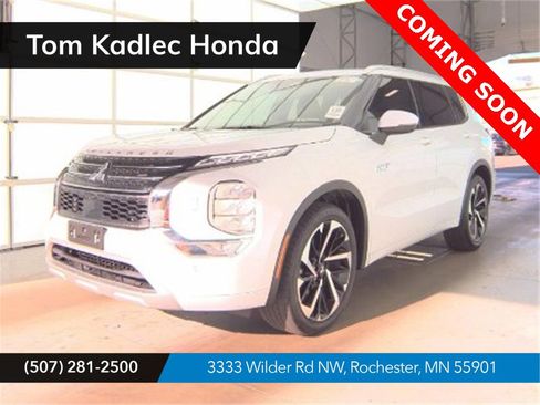 Used 2024 Mitsubishi Outlander SEL image 1