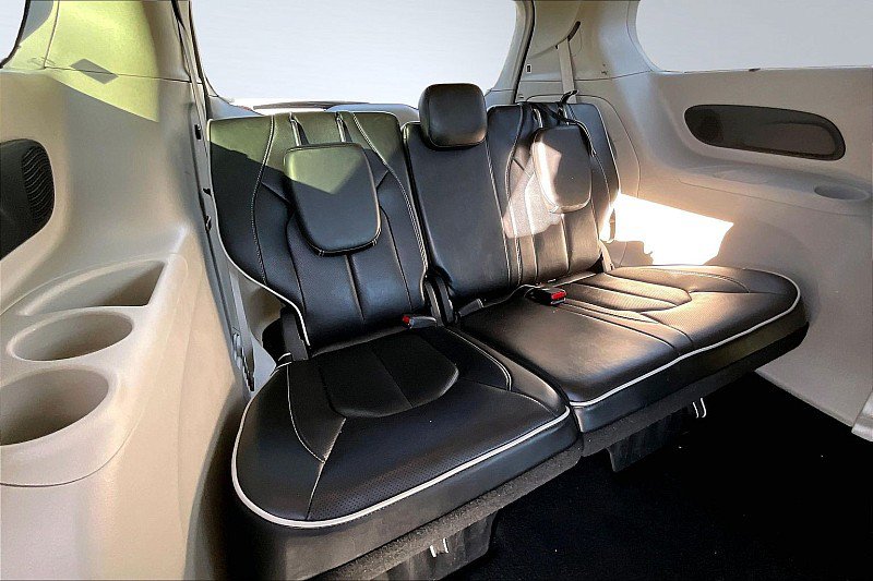Used 2024 Chrysler Pacifica Limited FWD image 29