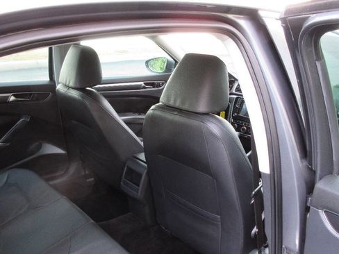 Used 2017 Volkswagen Passat 1.8T R-Line FWD image 19