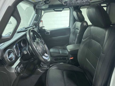 Used 2020 Jeep Gladiator Overland w/ Popular Equipment Package image 2