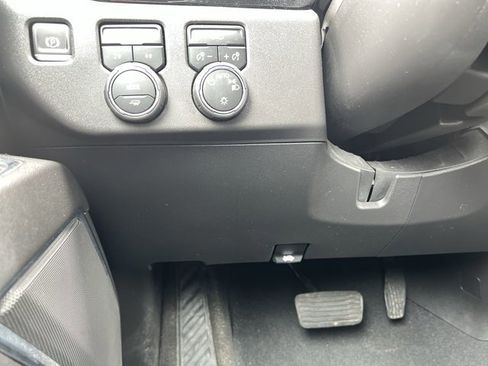 Used 2023 Chevrolet Silverado 1500 LT image 18