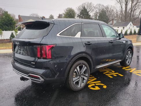 Used 2023 Kia Sorento EX image 4