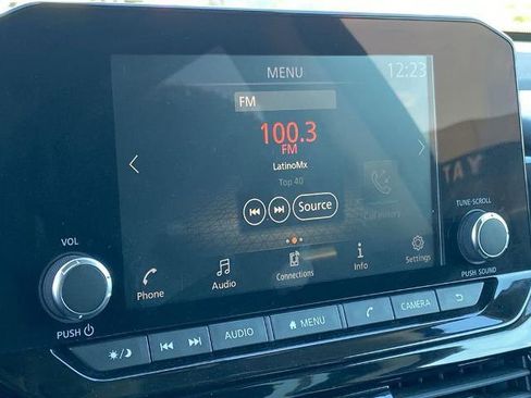 Used 2022 Nissan Pathfinder S image 9