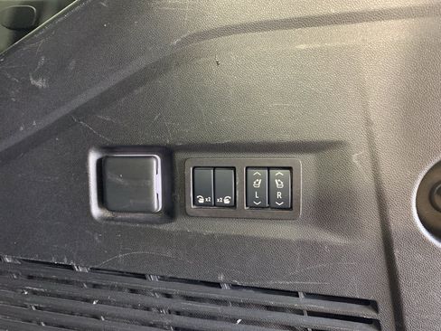 Used 2024 Chevrolet Tahoe LT w/ Luxury Package RWD image 36