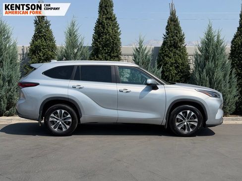 Used 2025 Toyota Highlander XLE AWD/4WD image 9