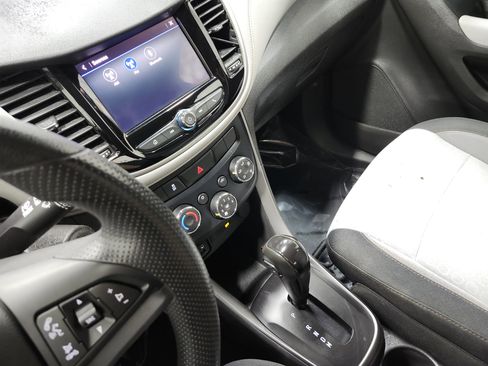 Used 2020 Chevrolet Trax LS FWD image 27