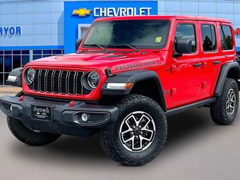 Used 2025 Jeep Wrangler Unlimited Rubicon AWD/4WD image 3