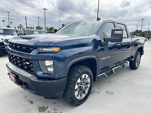 Used 2021 Chevrolet Silverado 2500 Custom w/ Custom Value Package image 3
