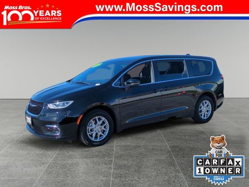 Used 2024 Chrysler Pacifica Touring image 1