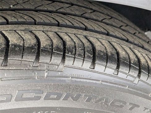 Used 2025 Toyota Camry SE image 9