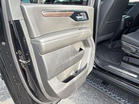 New 2026 Chevrolet Suburban Z71 w/ Comfort Package AWD/4WD image 19