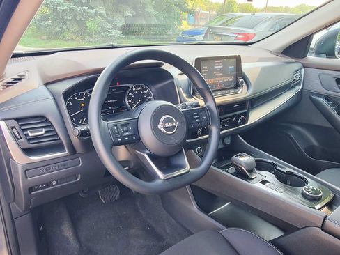 Used 2023 Nissan Rogue S AWD/4WD image 8