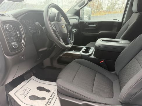 Used 2021 Chevrolet Silverado 2500 Custom w/ Custom Value Package image 18