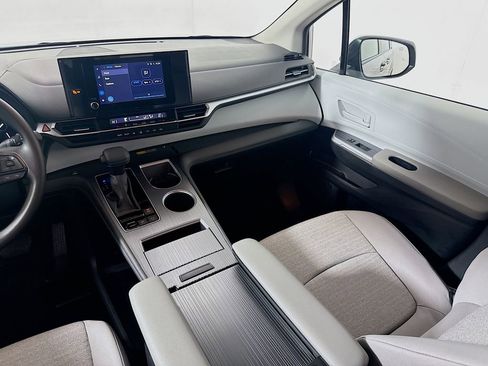 Certified 2026 Toyota Sienna LE image 22