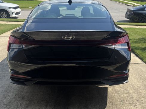 Used 2021 Hyundai Elantra SE FWD image 4