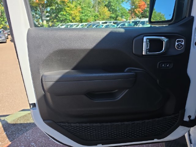 Used 2024 Jeep Wrangler Unlimited AWD/4WD image 12