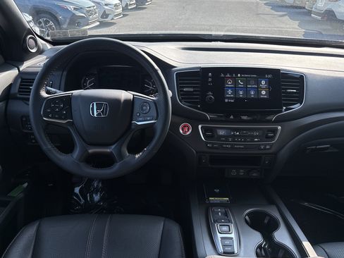 Used 2025 Honda Passport TrailSport image 2