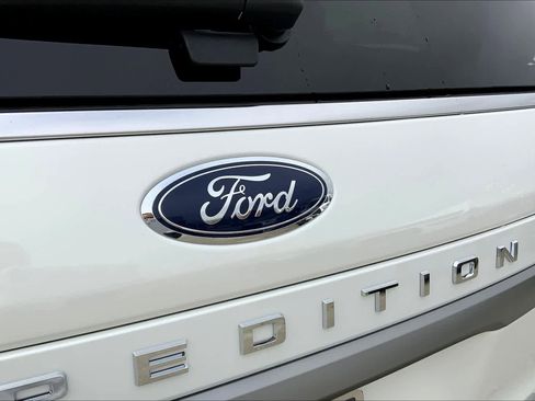 Used 2024 Ford Expedition XLT RWD image 15