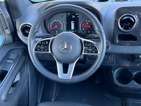Used 2022 Mercedes-Benz Sprinter 2500 image 11