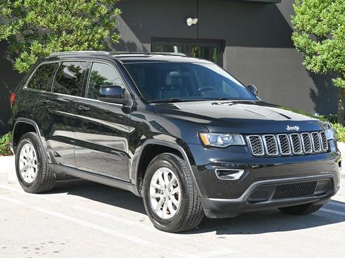 Used 2021 Jeep Grand Cherokee Laredo X image 3