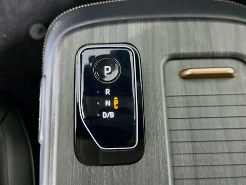 Used 2024 Nissan Ariya AWD image 25
