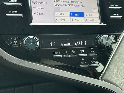 Used 2018 Toyota Camry LE image 20