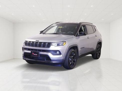 Certified 2024 Jeep Compass Latitude w/ Convenience Group AWD/4WD image 3