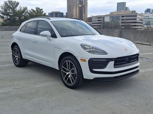 Used 2025 Porsche Macan image 7
