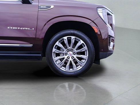 Used 2023 GMC Yukon Denali w/ Denali Reserve Package image 7