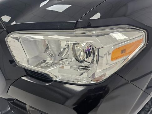 Used 2021 Toyota Tacoma SR w/ SR Convenience Package image 7