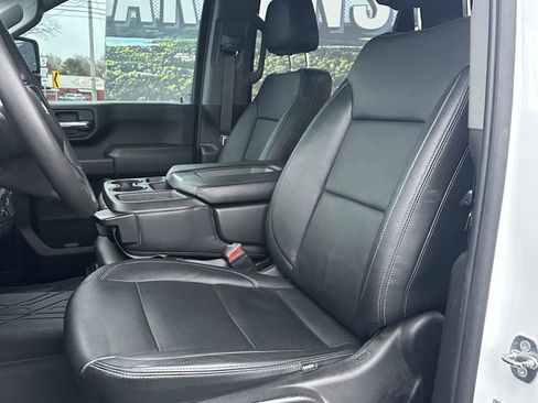 Used 2024 Chevrolet Silverado 2500 Custom w/ Custom Value Package image 8