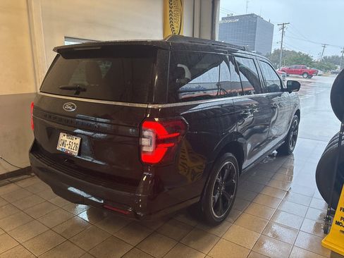 Used 2023 Ford Expedition Limited image 3