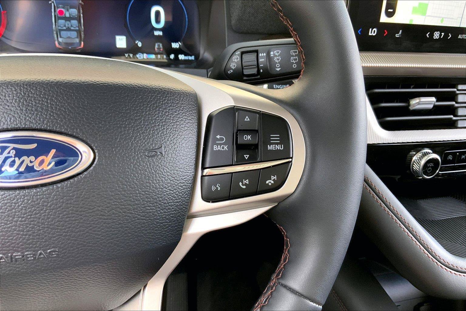 Used 2026 Ford Explorer Active AWD/4WD image 18