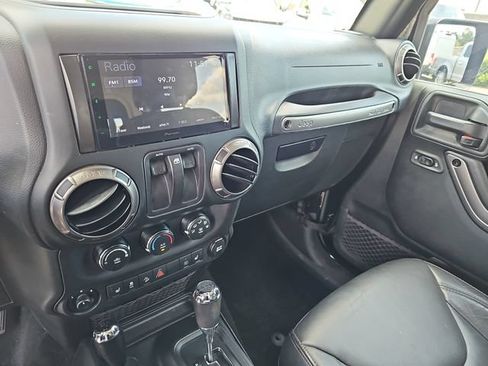 Used 2018 Jeep Wrangler Sahara AWD/4WD image 22
