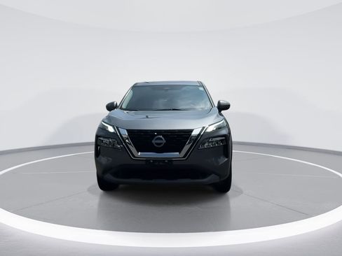 Used 2023 Nissan Rogue SV image 2