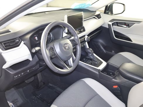 Used 2025 Toyota RAV4 XLE image 2