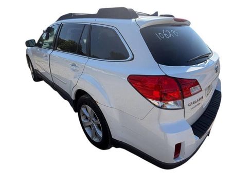 Used 2013 Subaru Outback 2.5i Limited w/ Moonroof Pkg AWD/4WD image 3