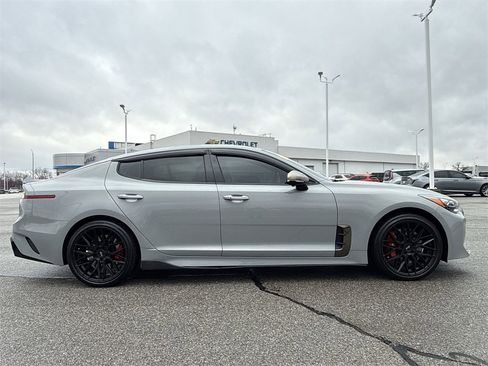 Used 2022 Kia Stinger GT2 image 9