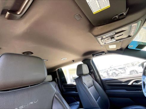 Used 2022 GMC Yukon XL Denali image 13