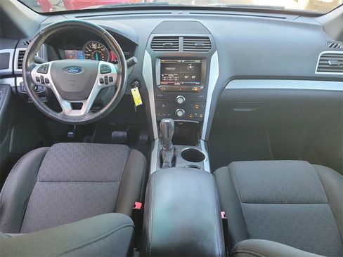 Used 2014 Ford Explorer XLT w/ Equipment Group 201A image 8