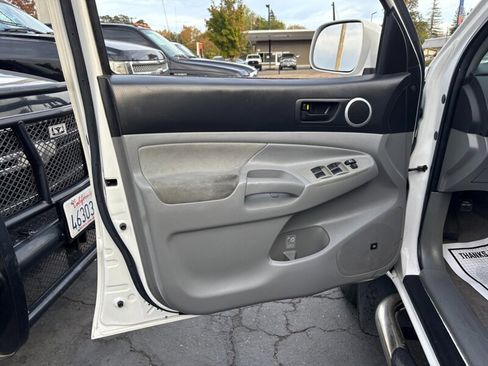 Used 2009 Toyota Tacoma PreRunner image 16